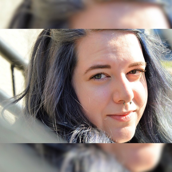 Meet your Posher, Lauren - Picture 3 of 3